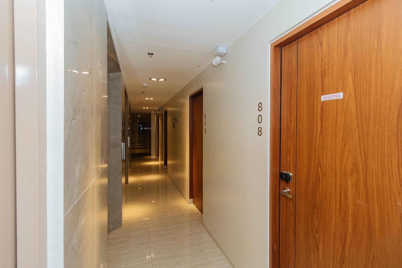 Отель Reddoorz Premium Near Ust Hospital Манила Экстерьер фото