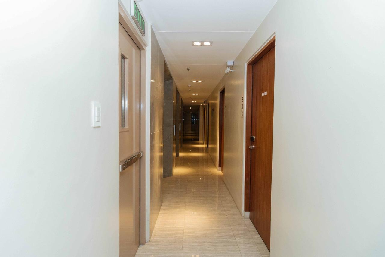 Отель Reddoorz Premium Near Ust Hospital Манила Экстерьер фото