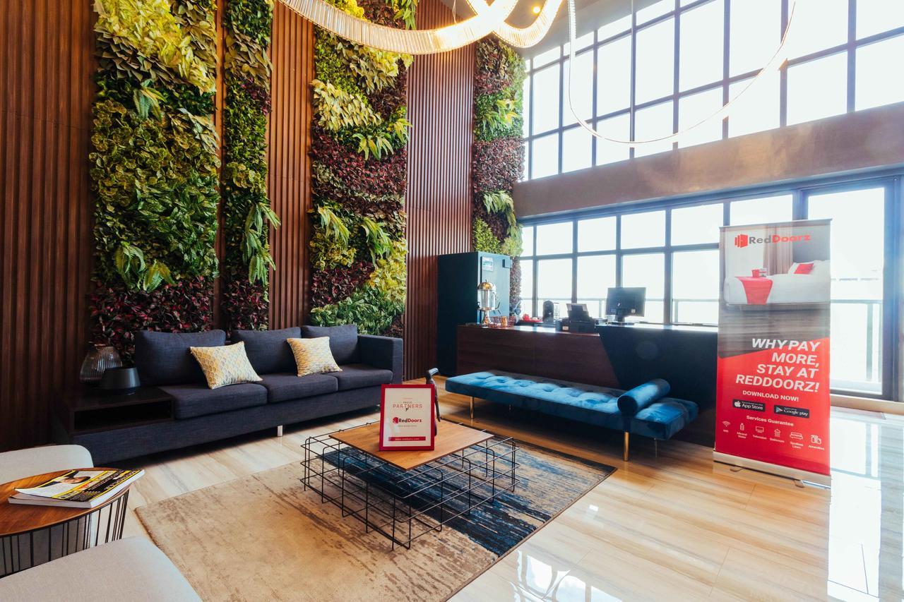 Отель Reddoorz Premium Near Ust Hospital Манила Экстерьер фото