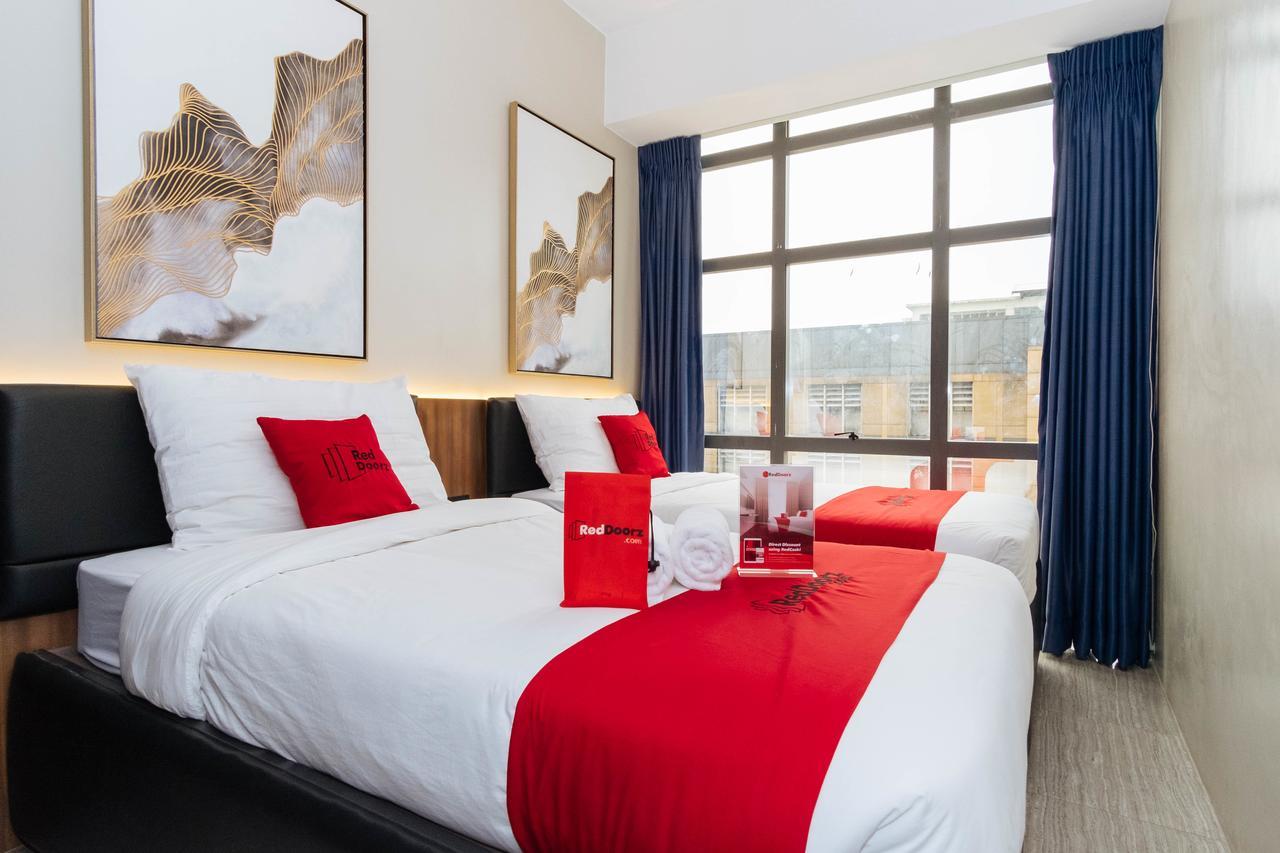 Отель Reddoorz Premium Near Ust Hospital Манила Экстерьер фото