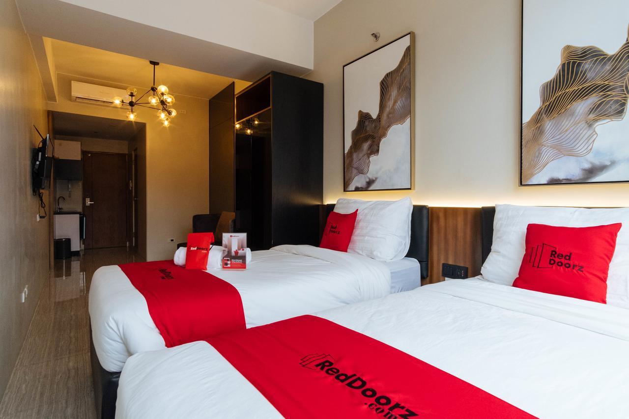 Отель Reddoorz Premium Near Ust Hospital Манила Экстерьер фото