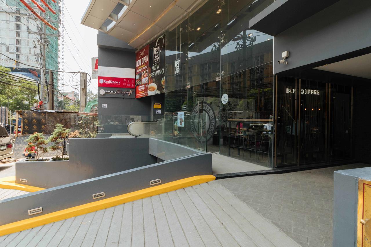 Отель Reddoorz Premium Near Ust Hospital Манила Экстерьер фото